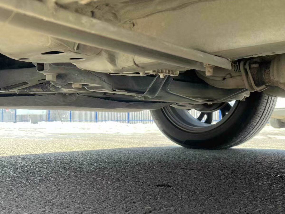 2019 car image #8