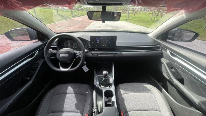 GEELY Emgrand 2024 #13 GEELY Emgrand 2024 car image #13