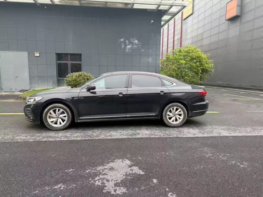 Volkswagen Passat 2025 image de voiture #3