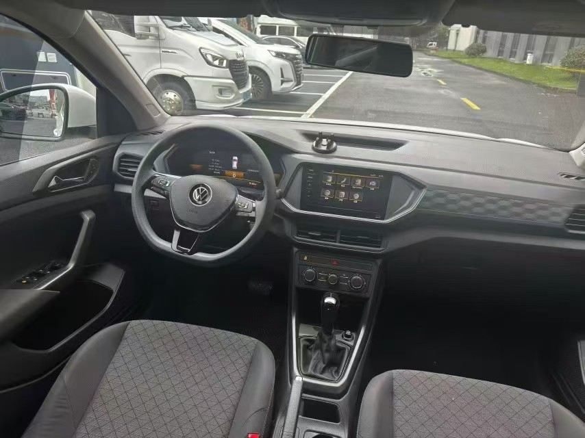 Volkswagen T-Cross 2024 #2 Volkswagen T-Cross 2024 car image #2
