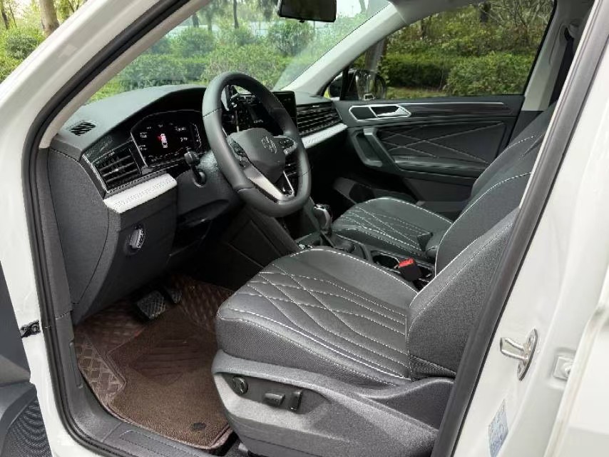 Volkswagen Tiguan L 2024 car image #6