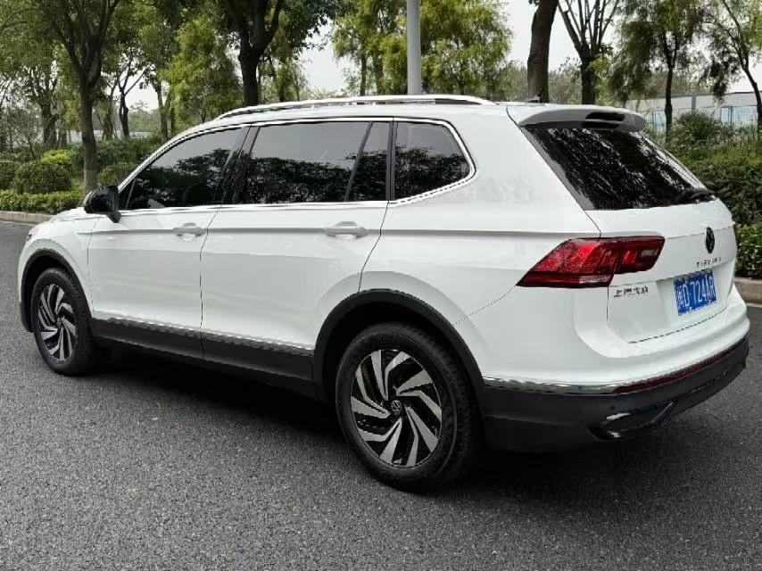 Volkswagen Tiguan L 2024 car image #5