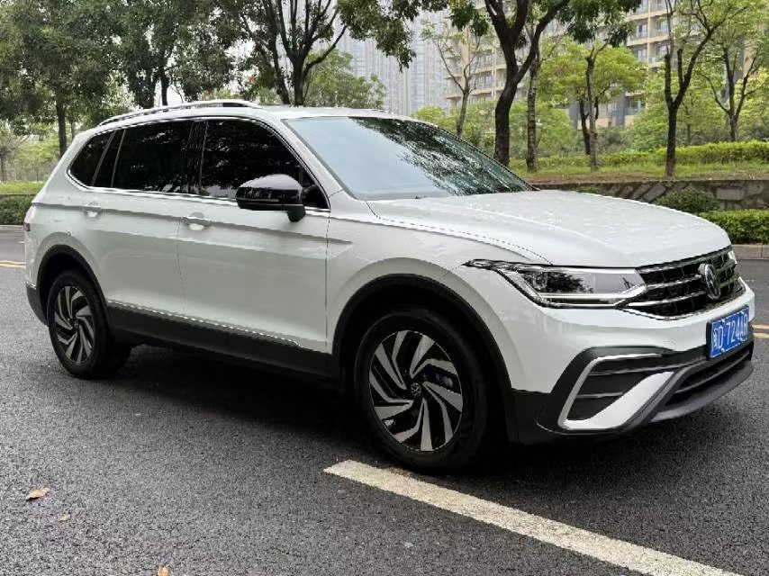 Volkswagen Tiguan L 2024 car image #8