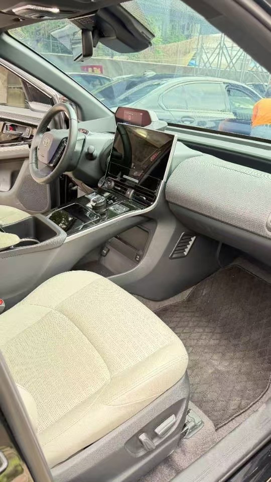 Toyota bZ4X 2023 car image #4