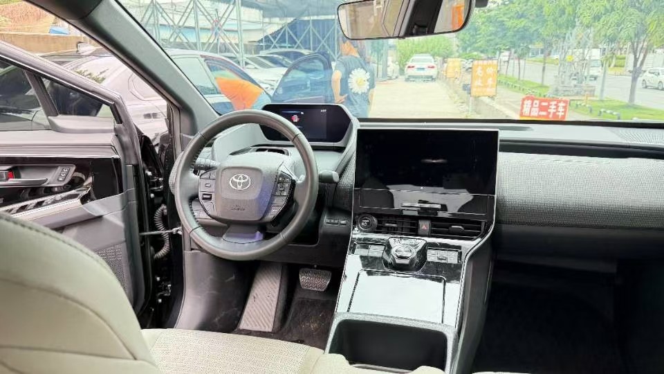 Toyota bZ4X 2023 car image #3