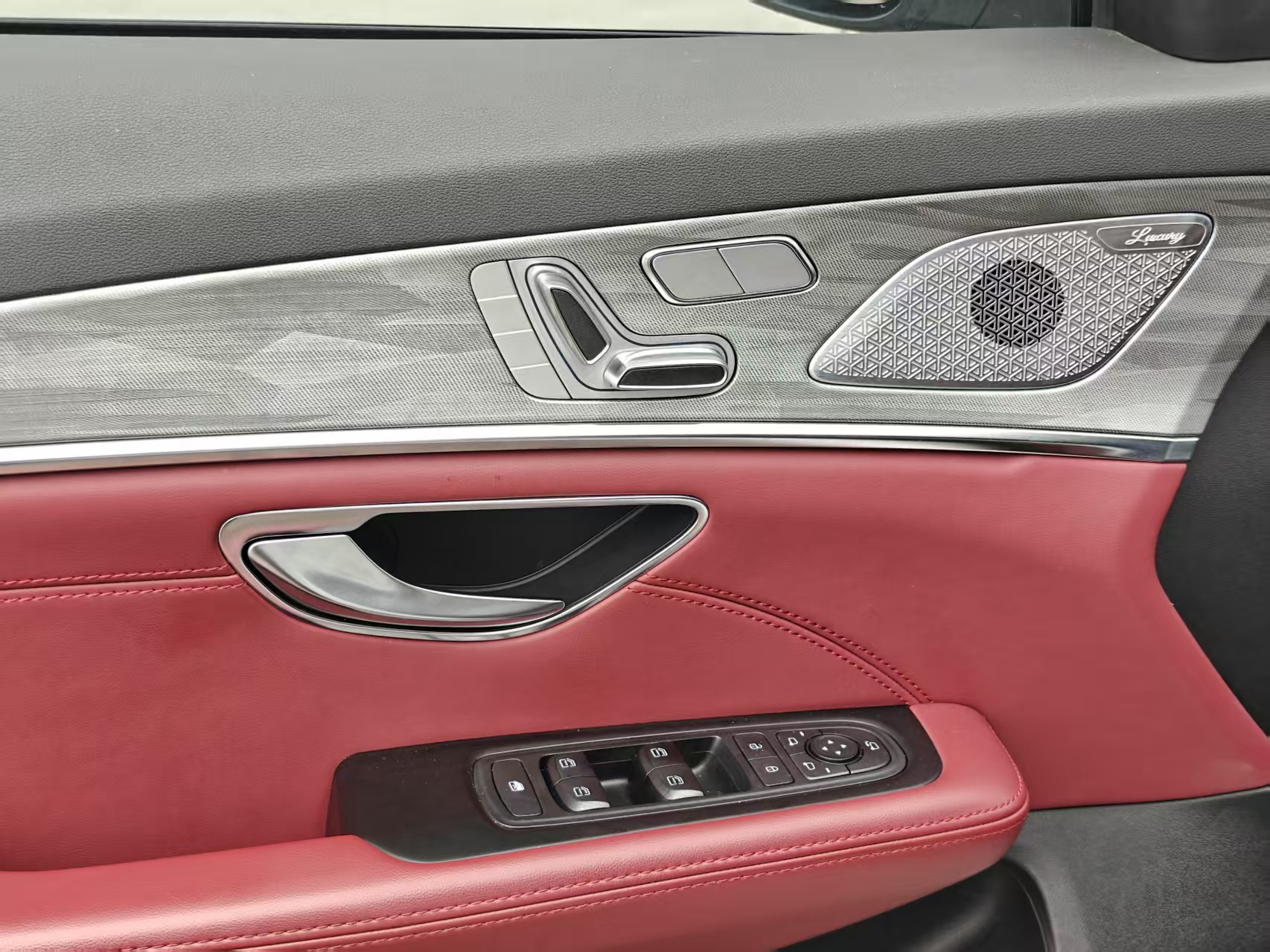 Jetour X70 PLUS 2024 #6 Jetour X70 PLUS 2024 car image #6