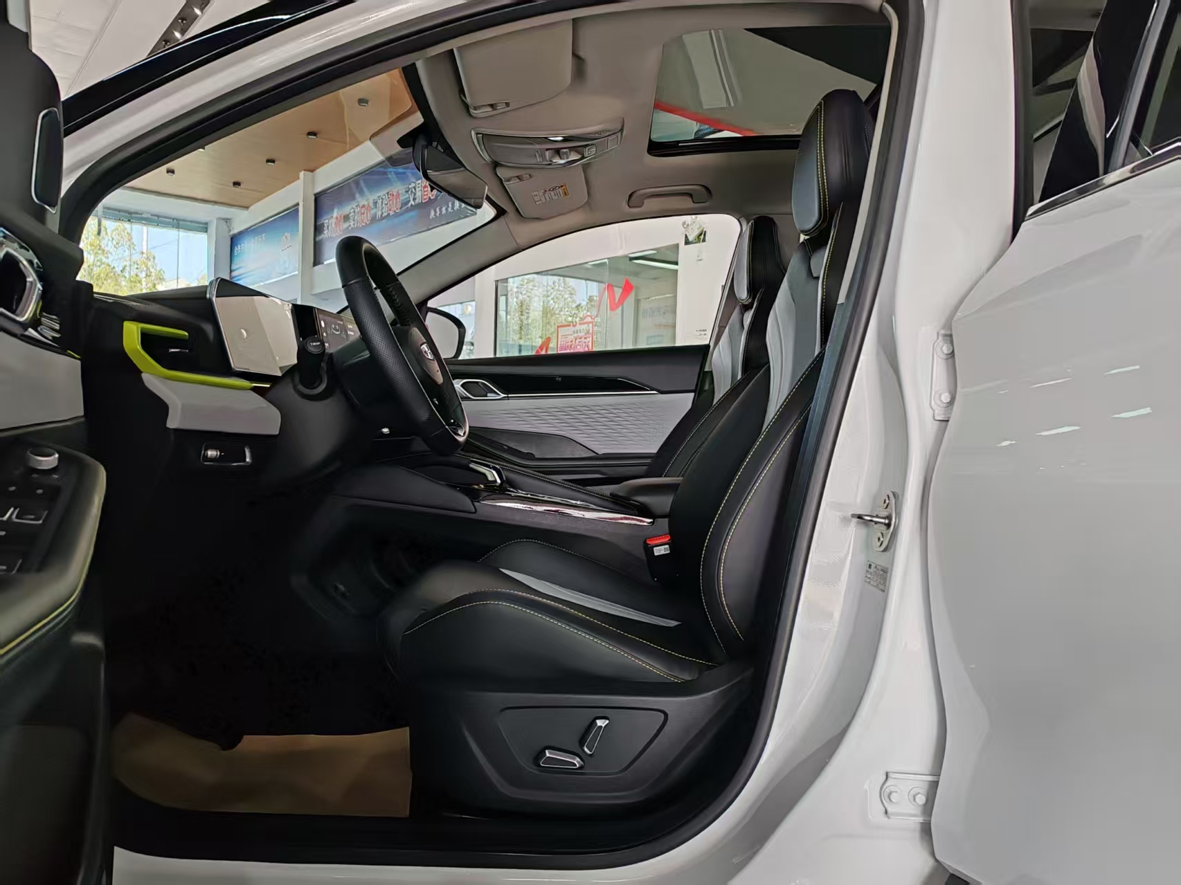 GEELY Coolray 2023 #9 GEELY Coolray 2023 car image #9