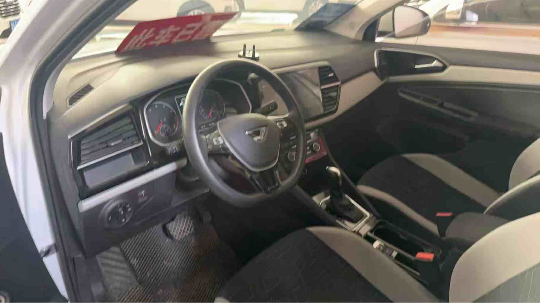 Volkswagen Jetta 2023 image de voiture #3