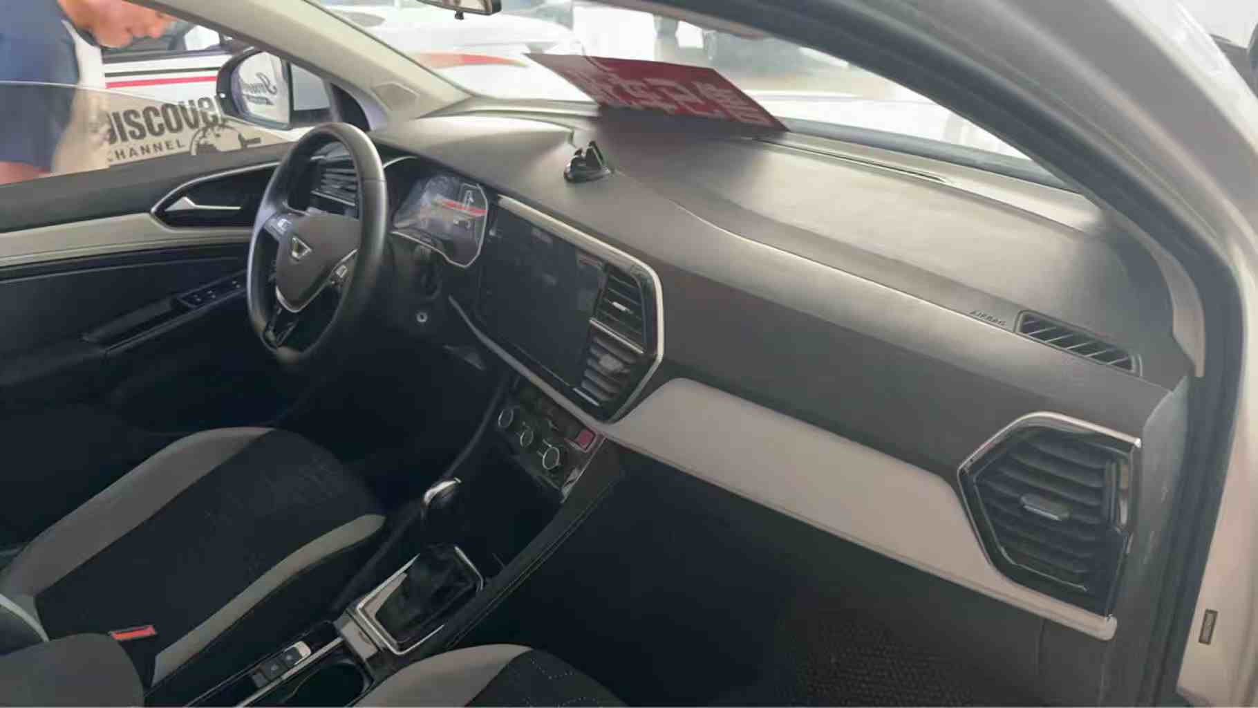 Volkswagen Jetta 2023 image de voiture #5