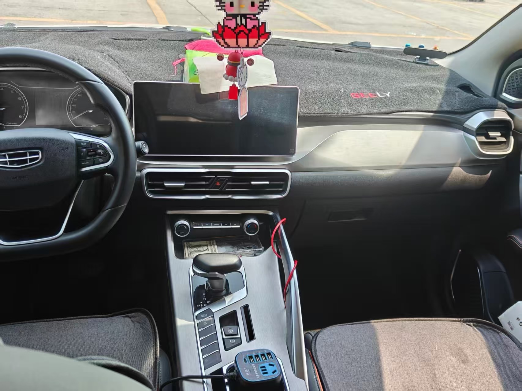 GEELY Coolray 2023 car image #2