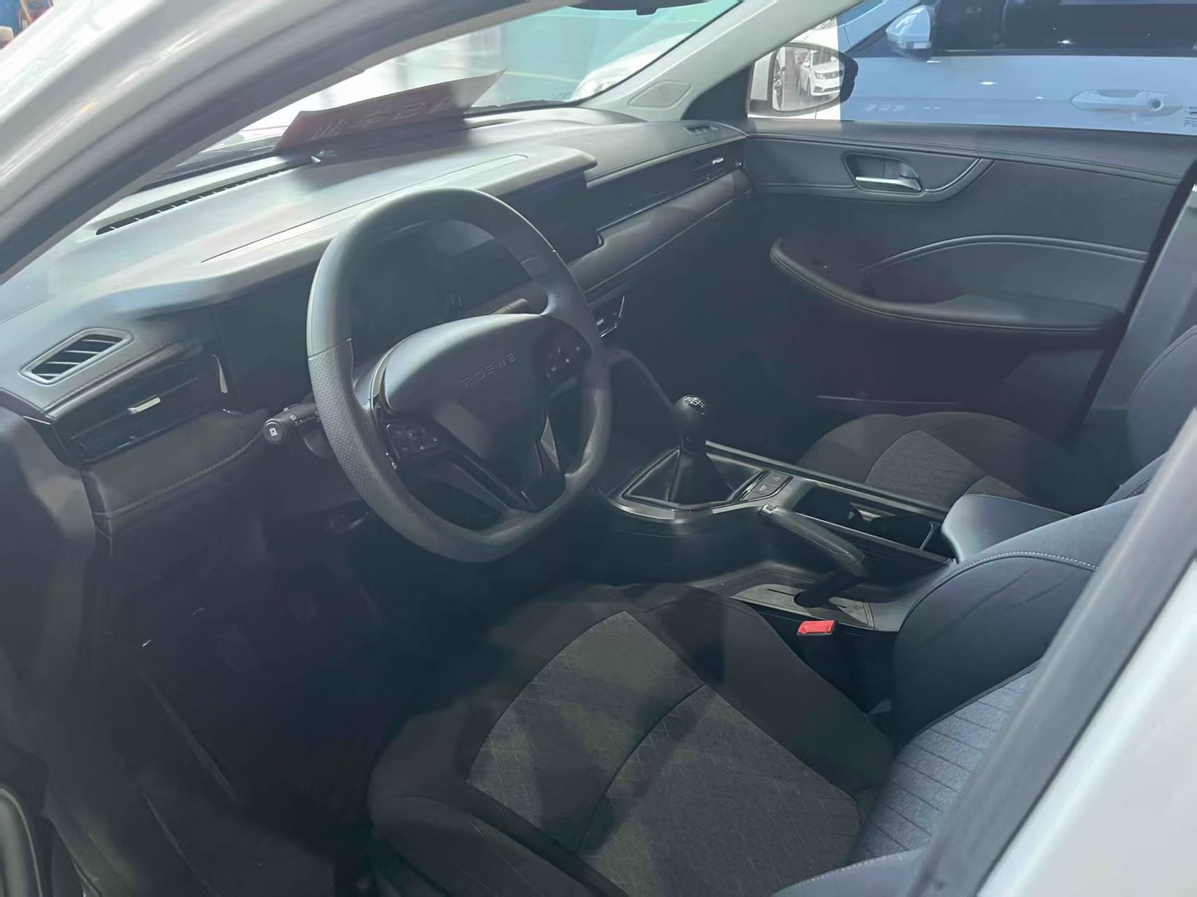Roewe i5 2023 image de voiture #4