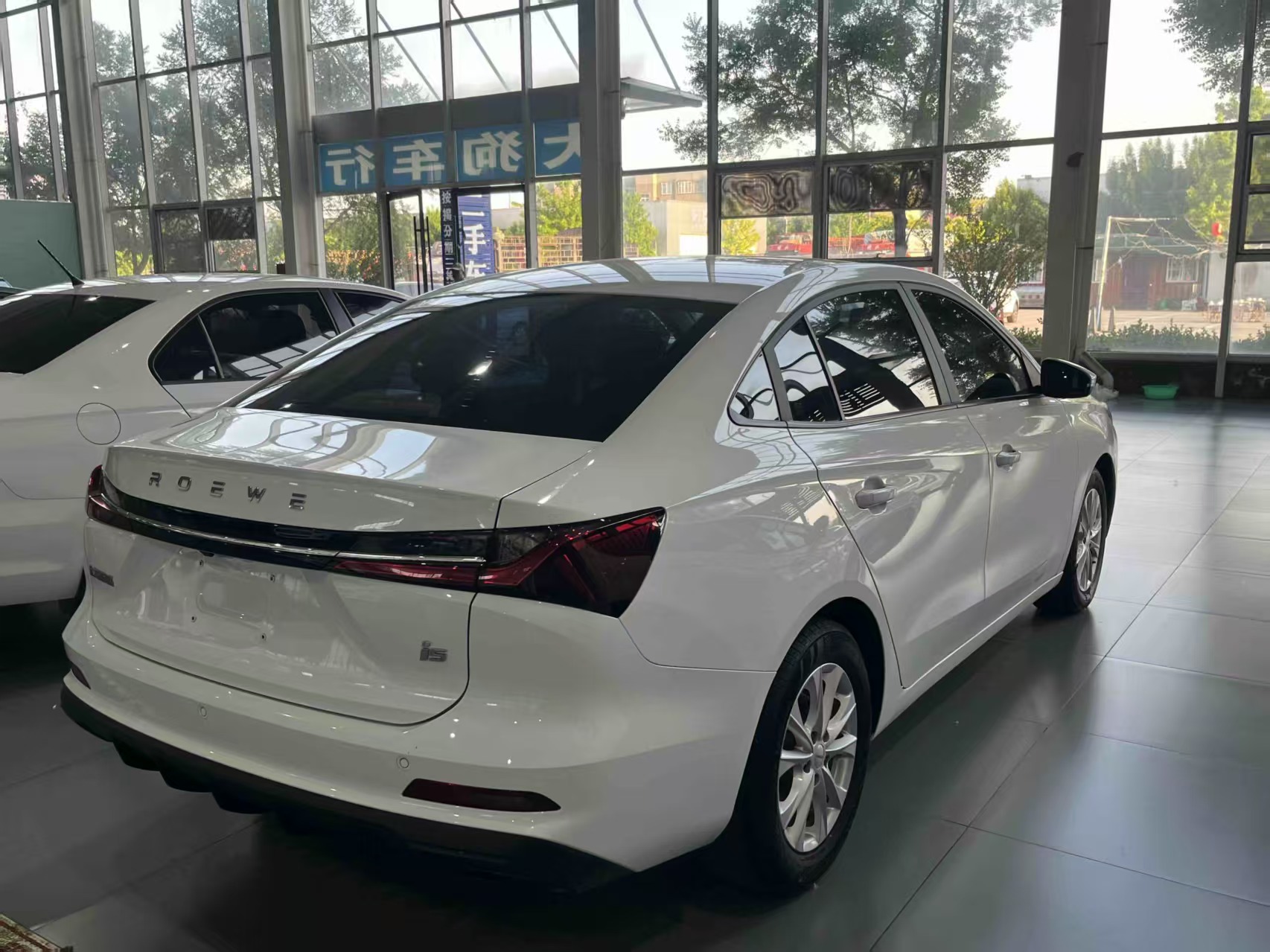 Roewe i5 2023 image de voiture #3
