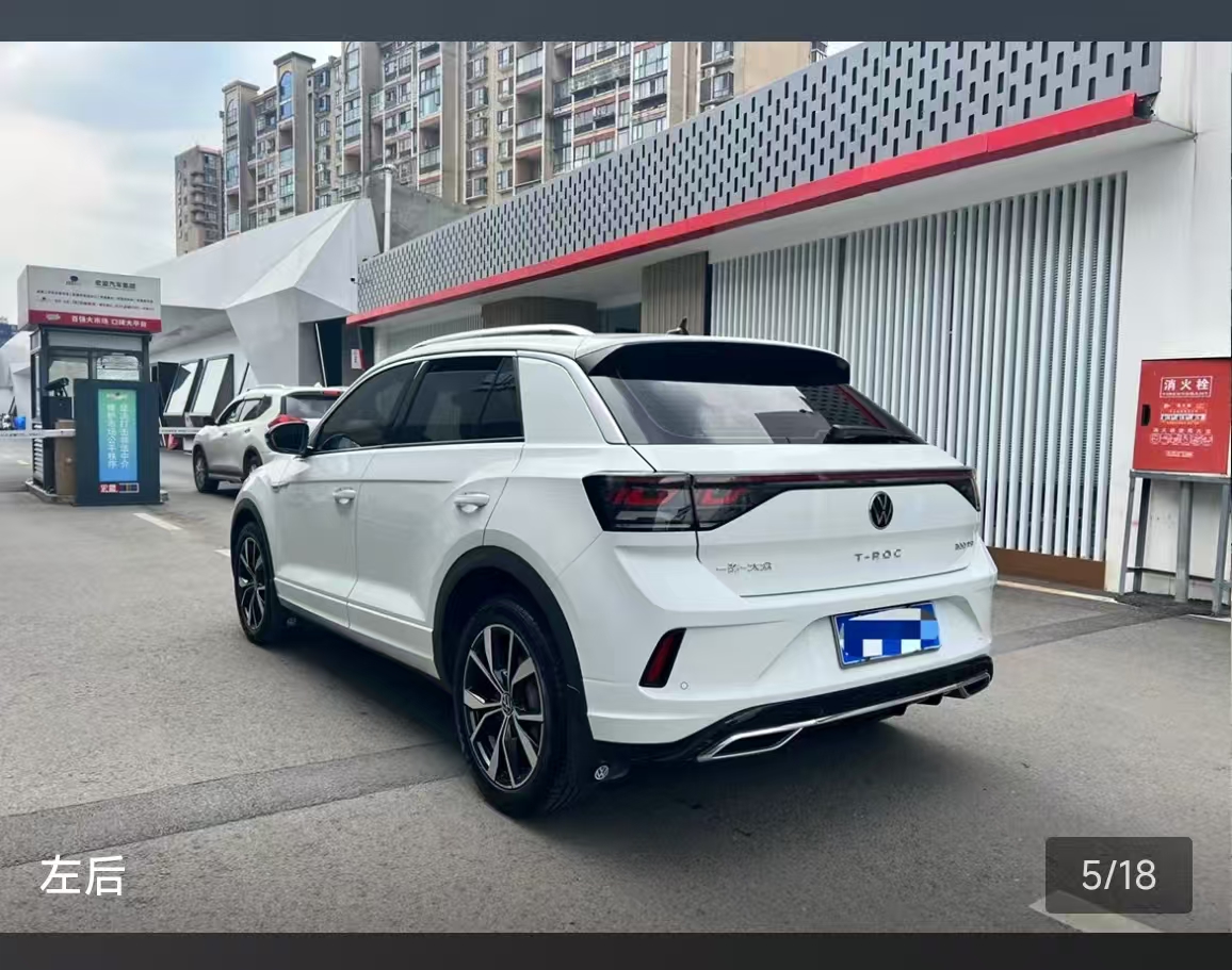 Volkswagen T-Roc 2024 car image #11