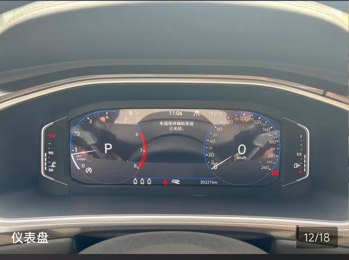 Volkswagen T-Roc 2024 car image #9
