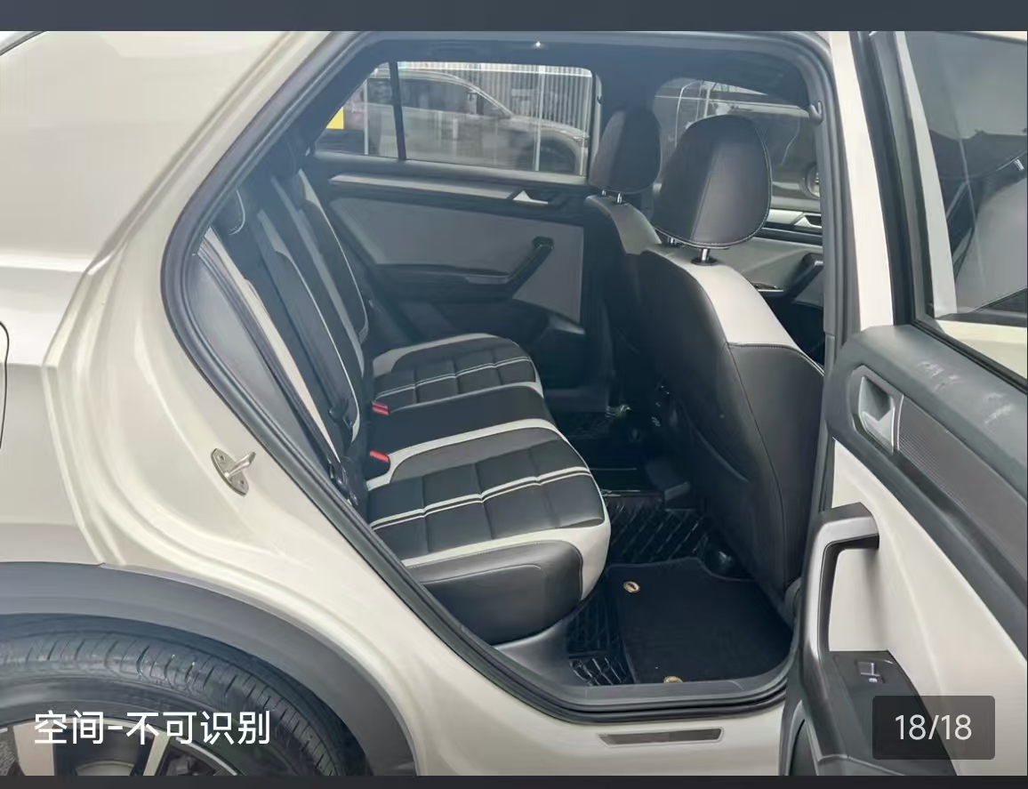 Volkswagen T-Roc 2024 car image #6