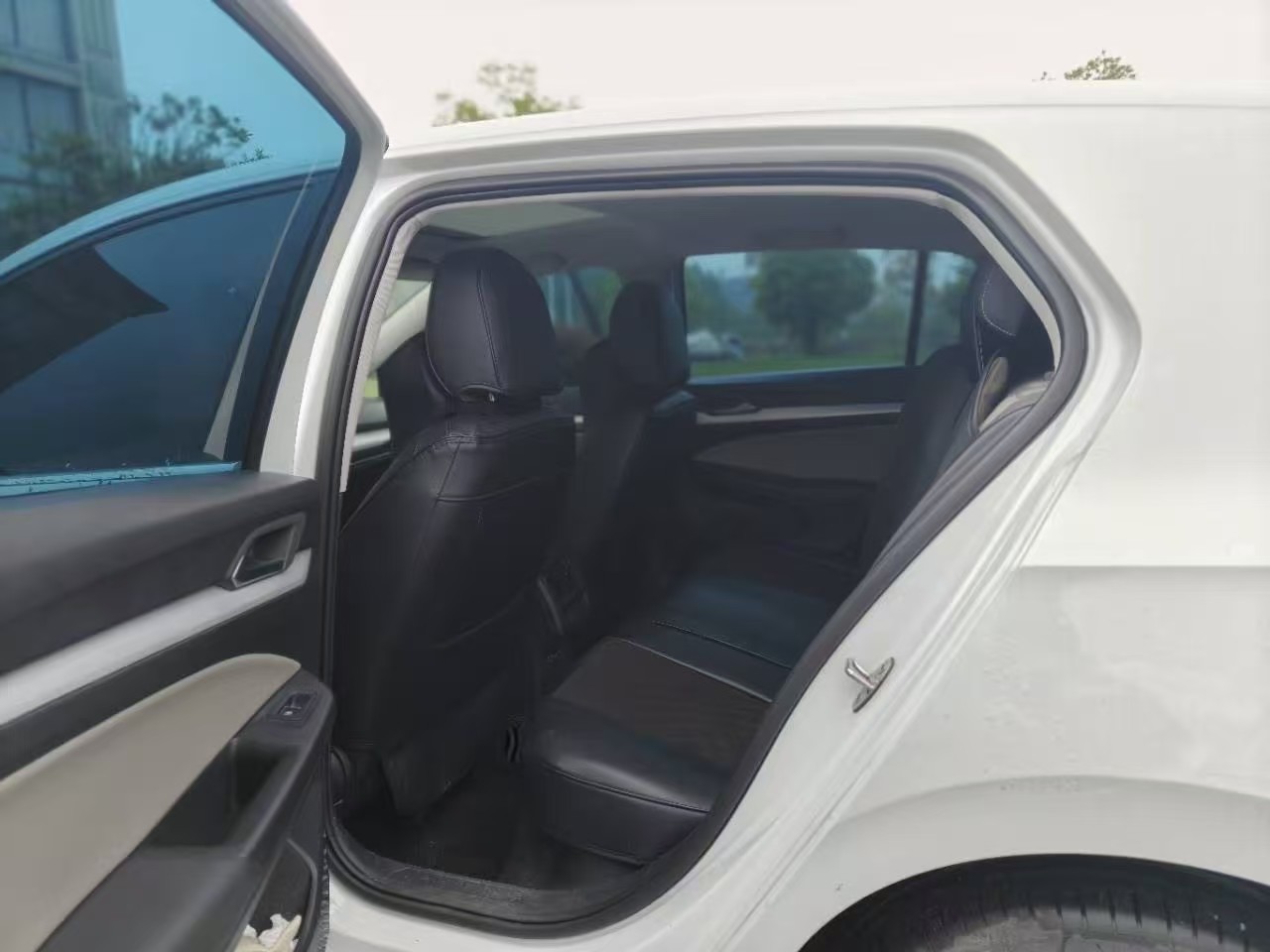 Volkswagen Golf 2023 car image #4