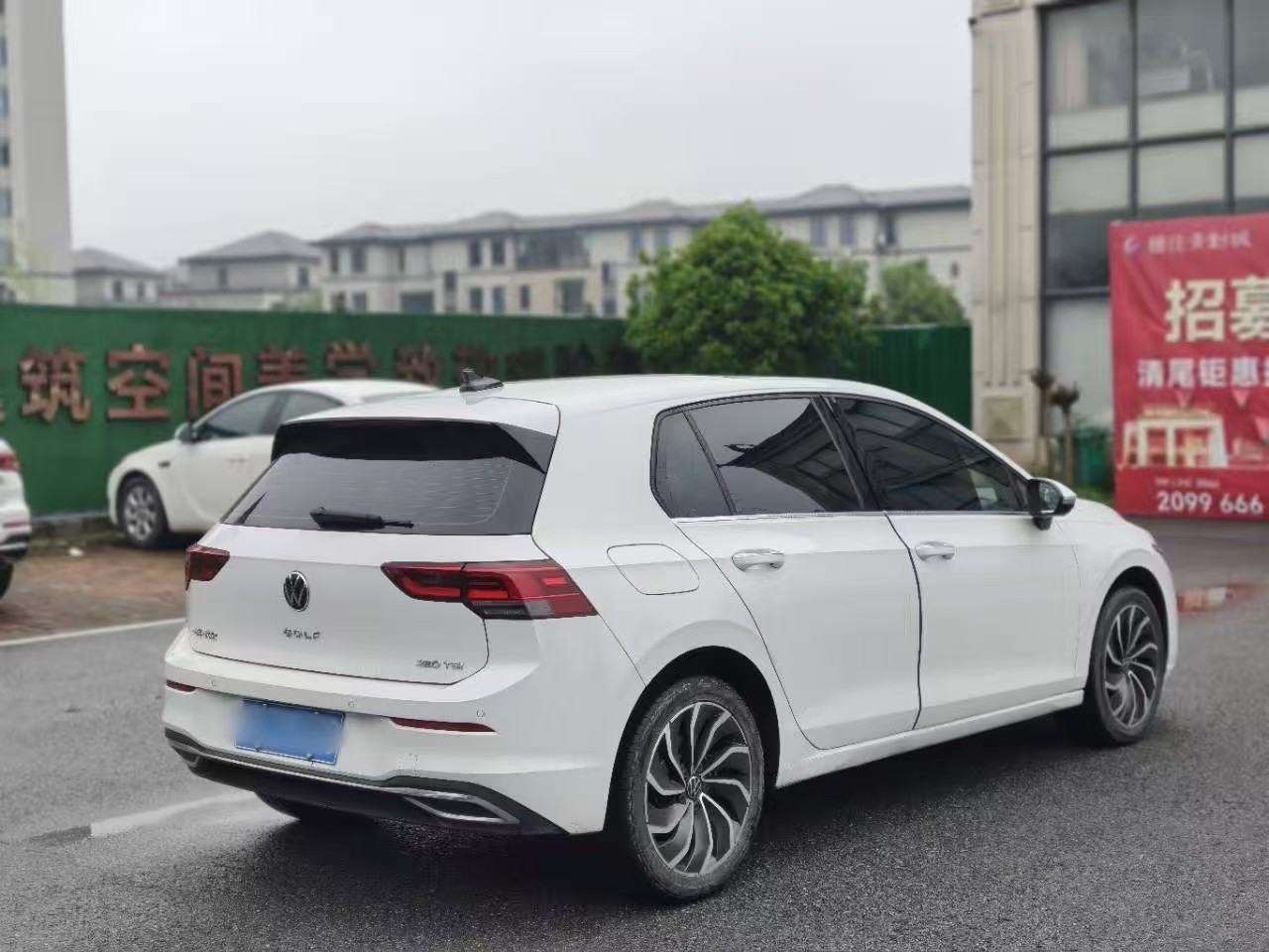Volkswagen Golf 2023 car image #9