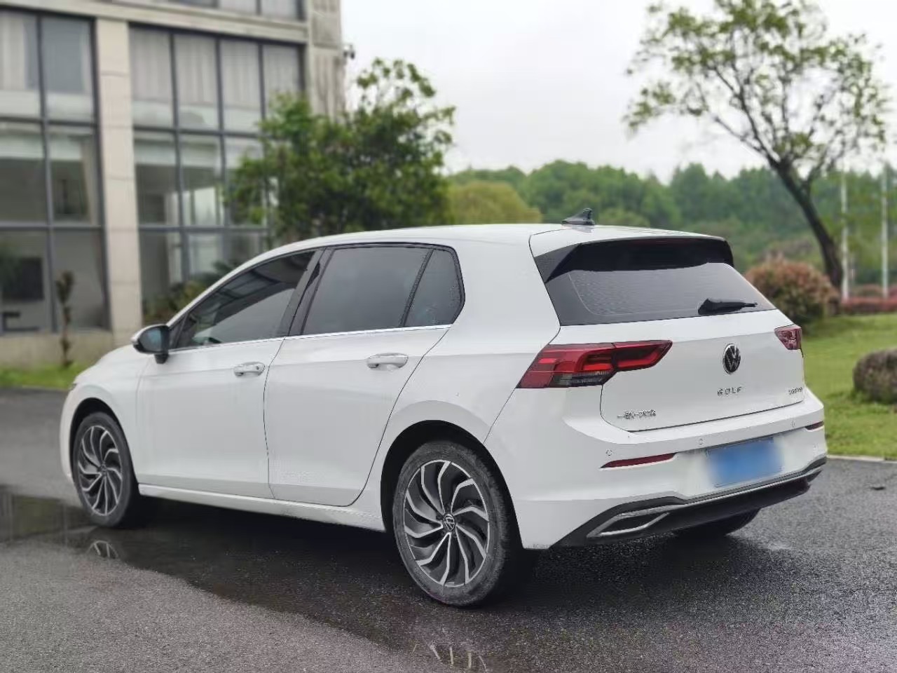 Volkswagen Golf 2023 car image #6
