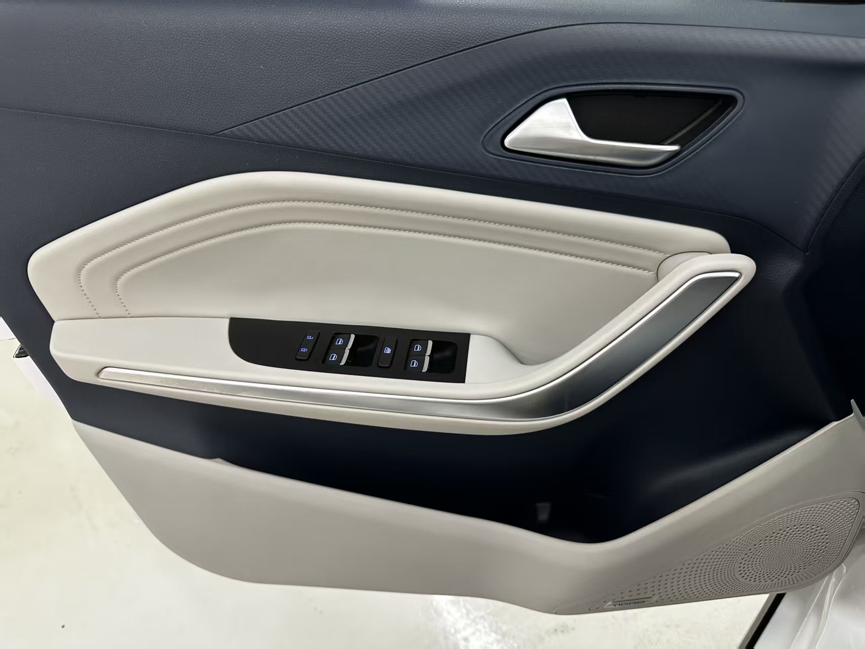 Chery Tiggo 3x 2023 car image #3