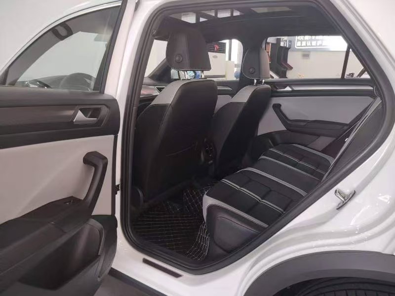 Volkswagen T-Roc 2025 car image #4