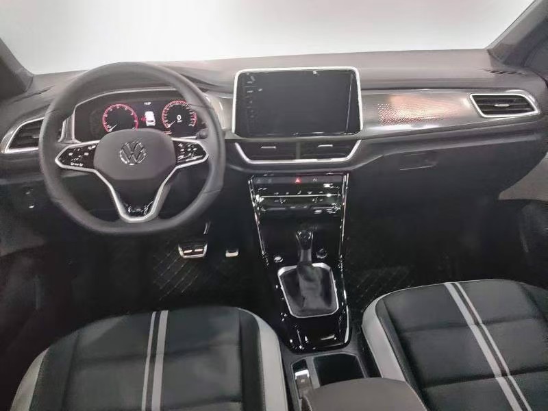 Volkswagen T-Roc 2025 car image #2