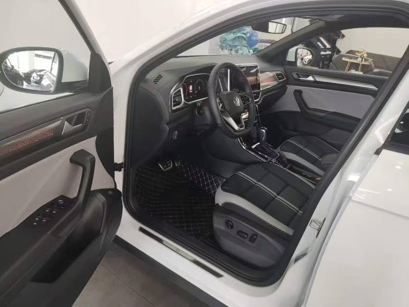 Volkswagen T-Roc 2025 car image #5