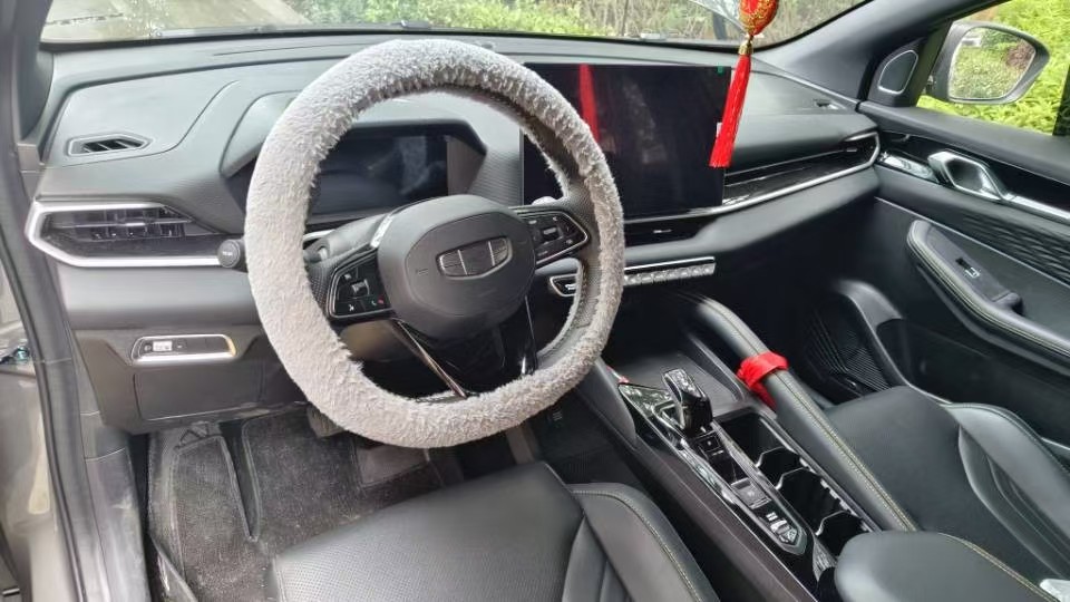 GEELY Coolray 2025 #3 GEELY Coolray 2025 car image #3