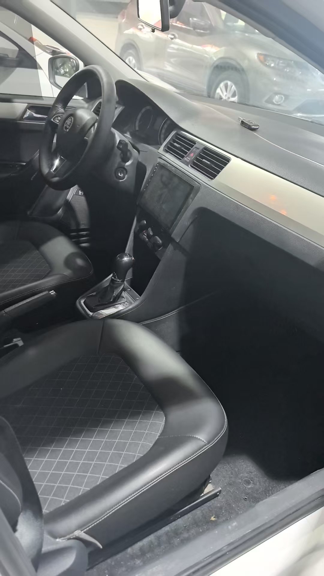 Skoda Rapid 2019 car image #4