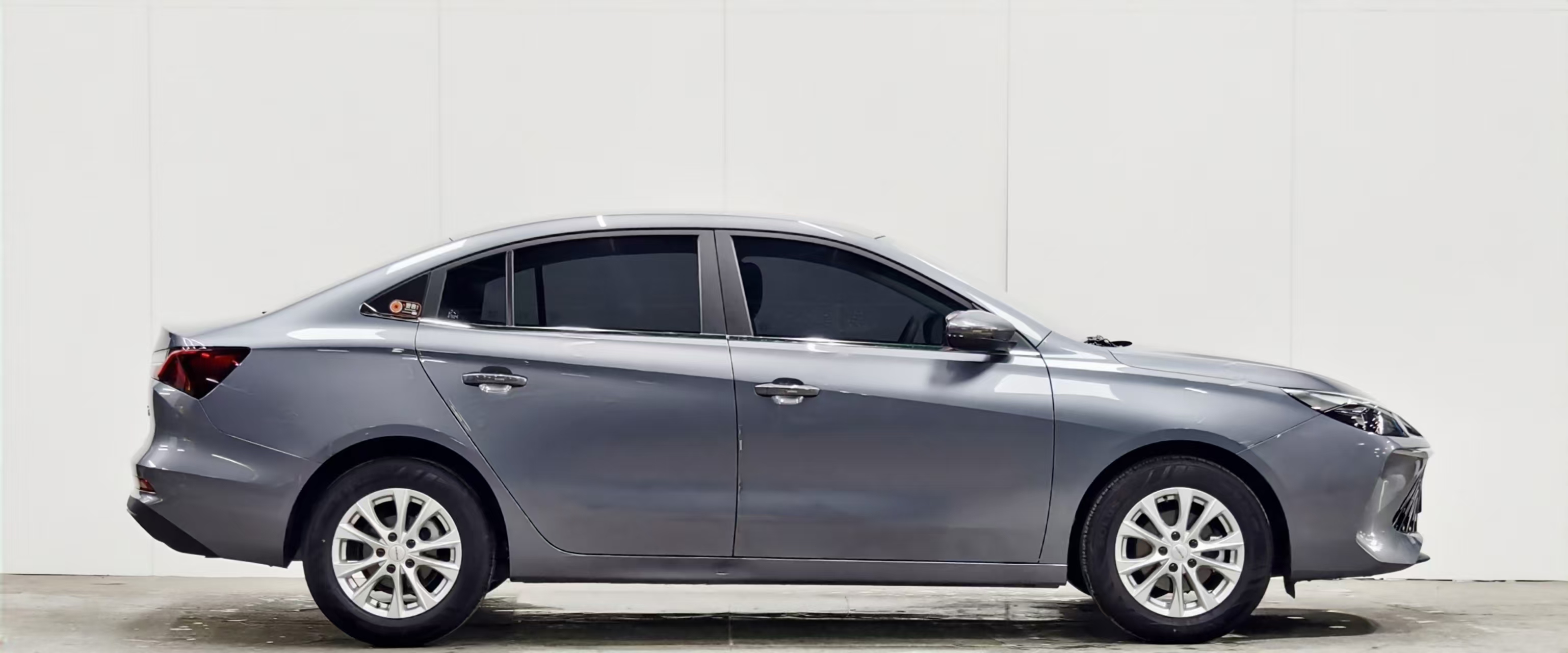 Roewe i5 2025 car image #11