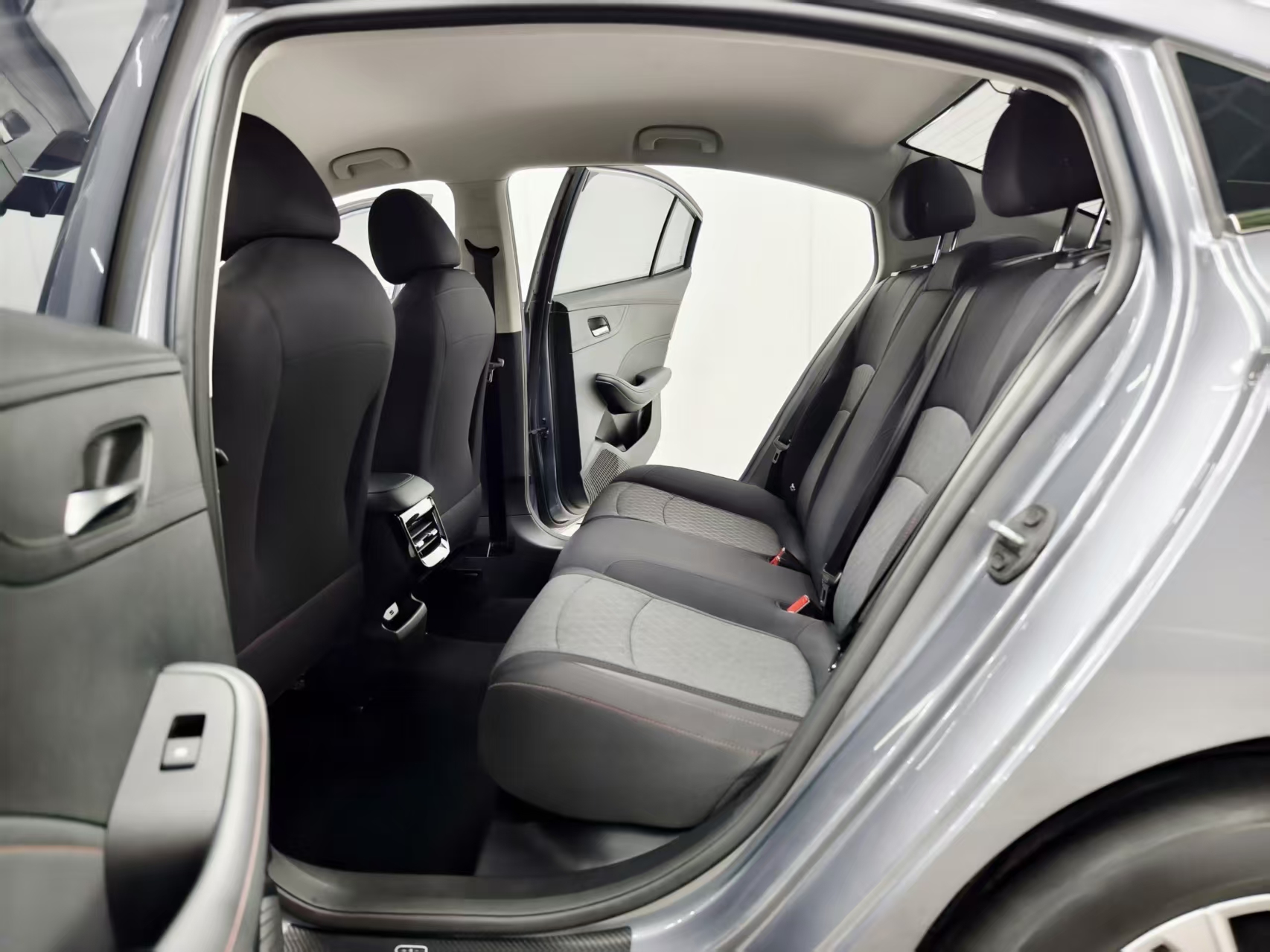 Roewe i5 2025 car image #13