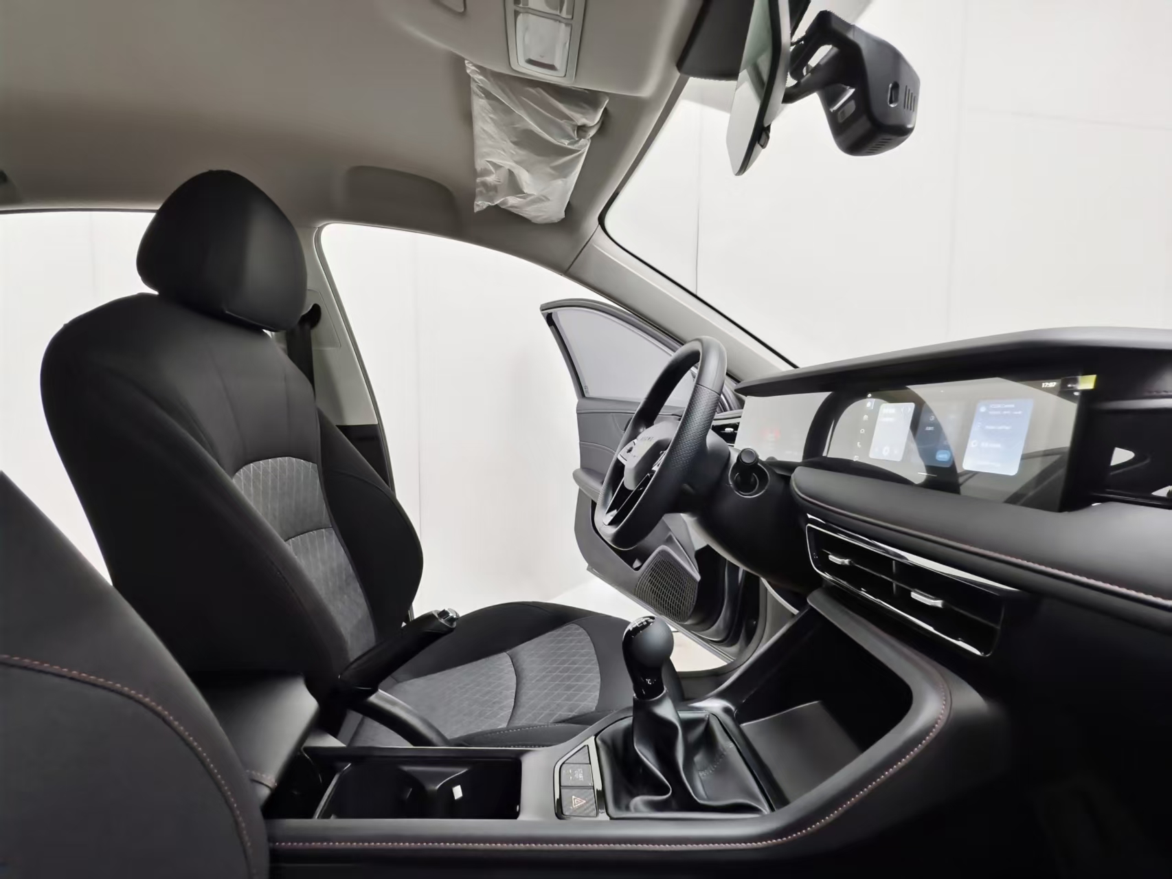 Roewe i5 2025 car image #4