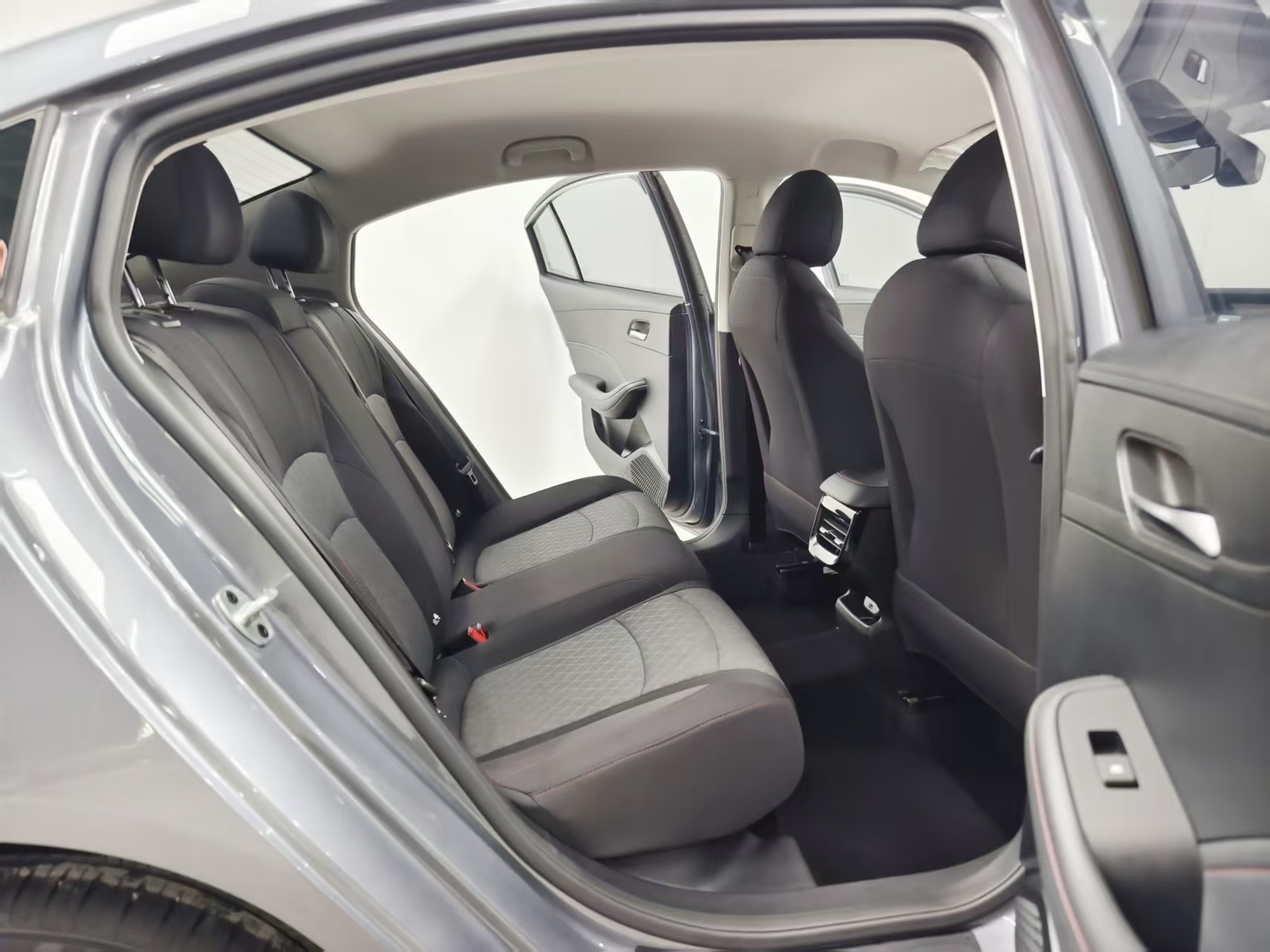 Roewe i5 2025 car image #9