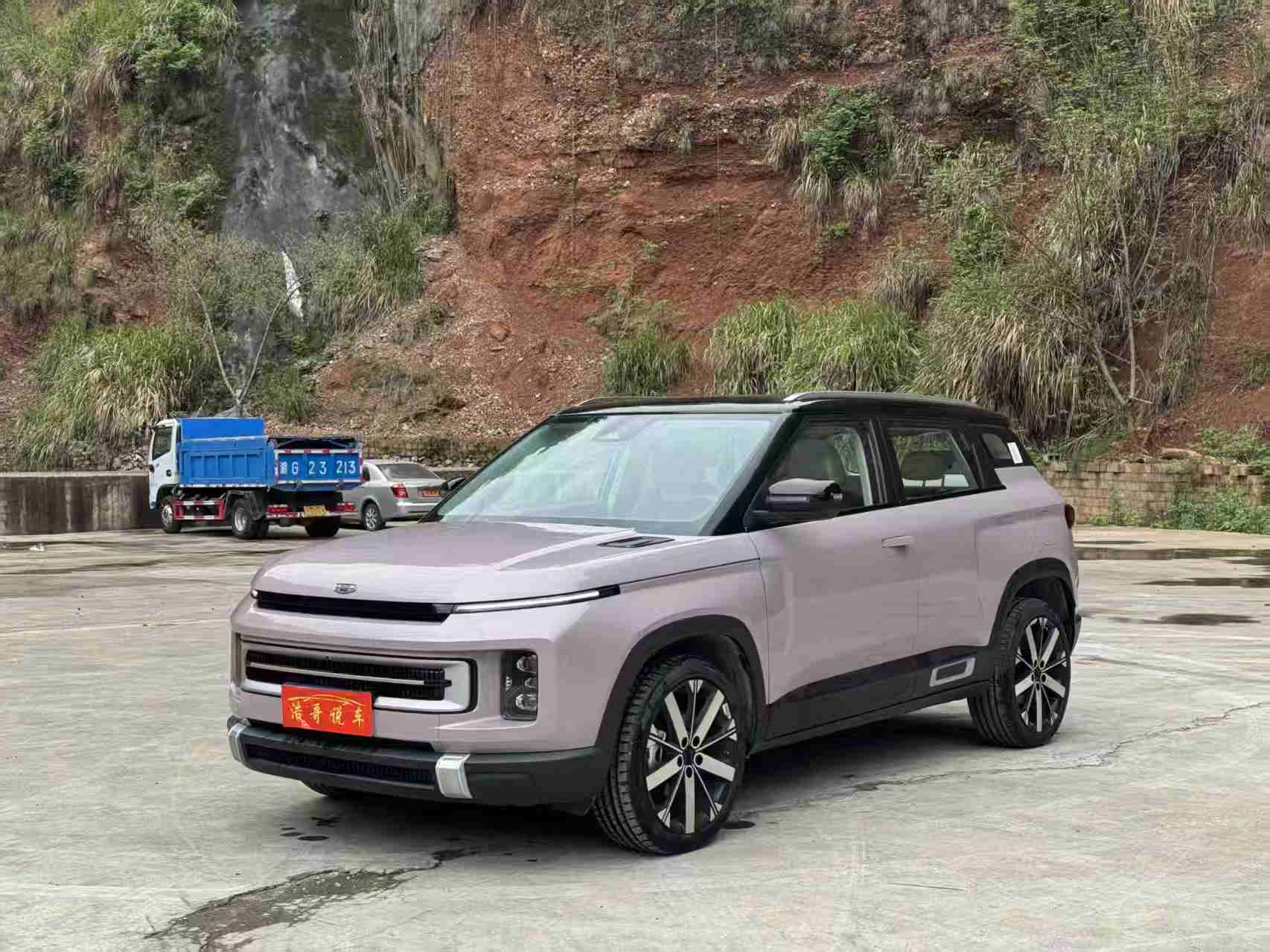 GEELY ICON 2024 car image 