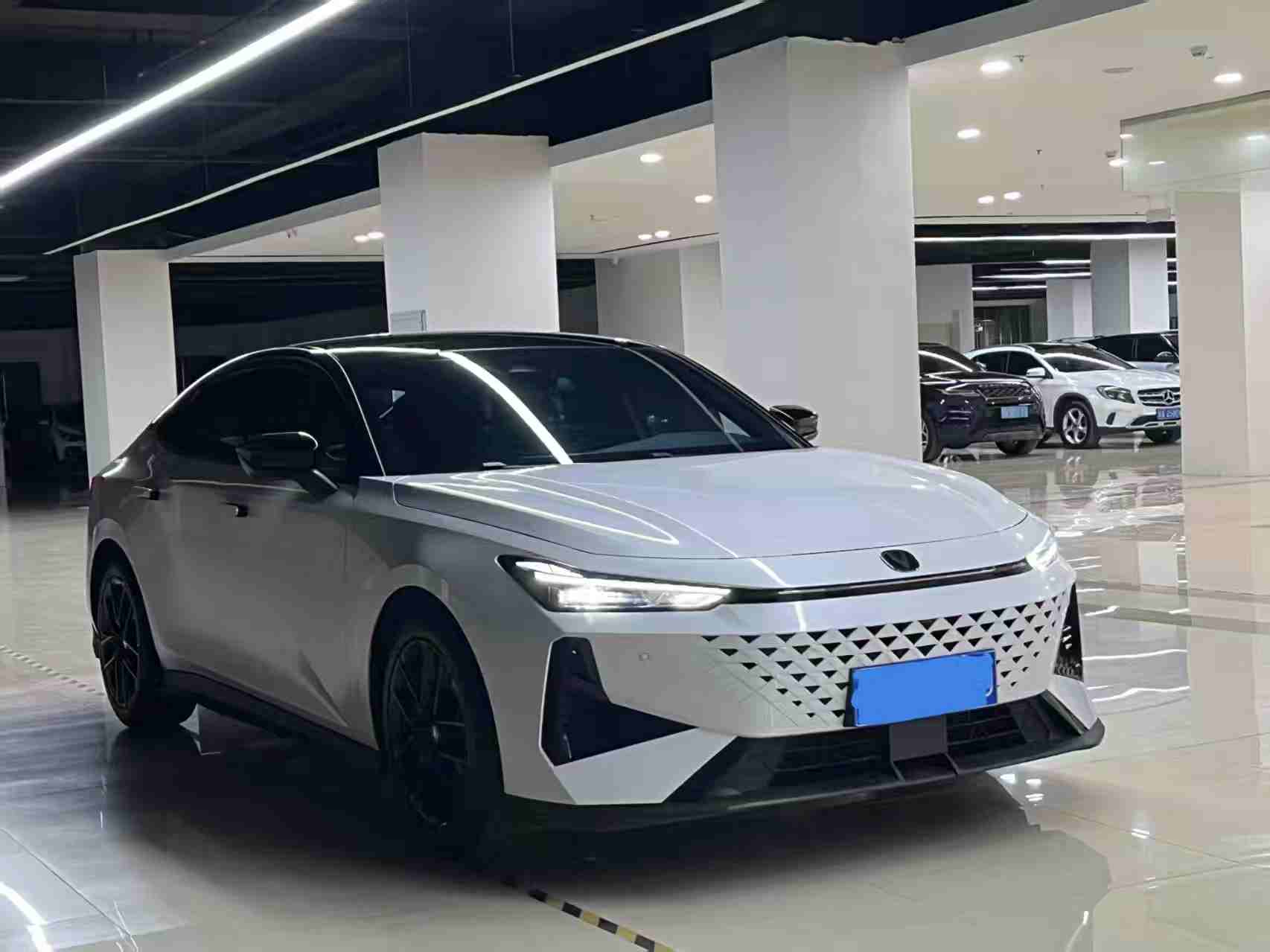 Changan UNI-V 2024 #3 Changan UNI-V 2024 изображение автомобиля #3