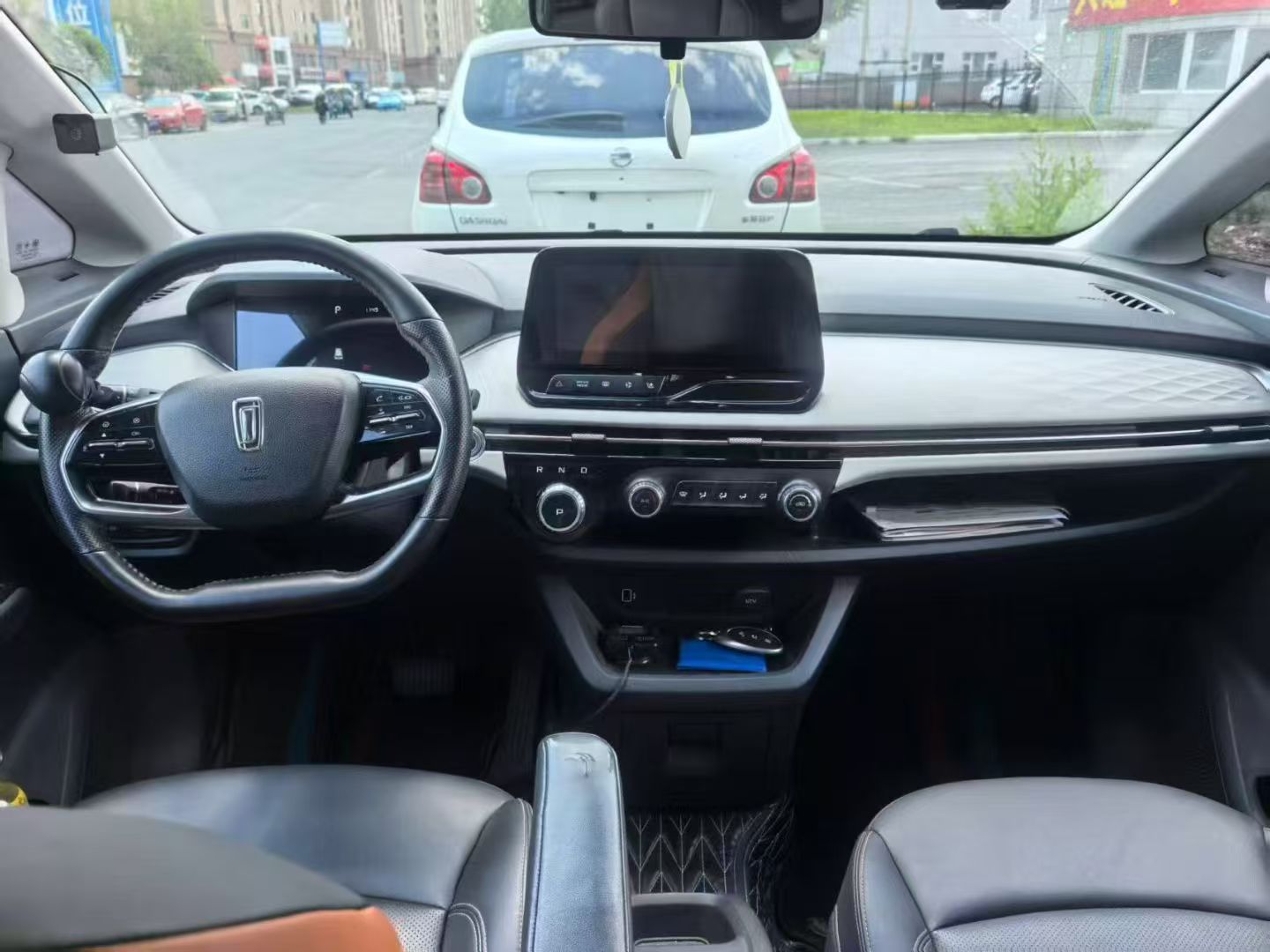 2022 car image #5