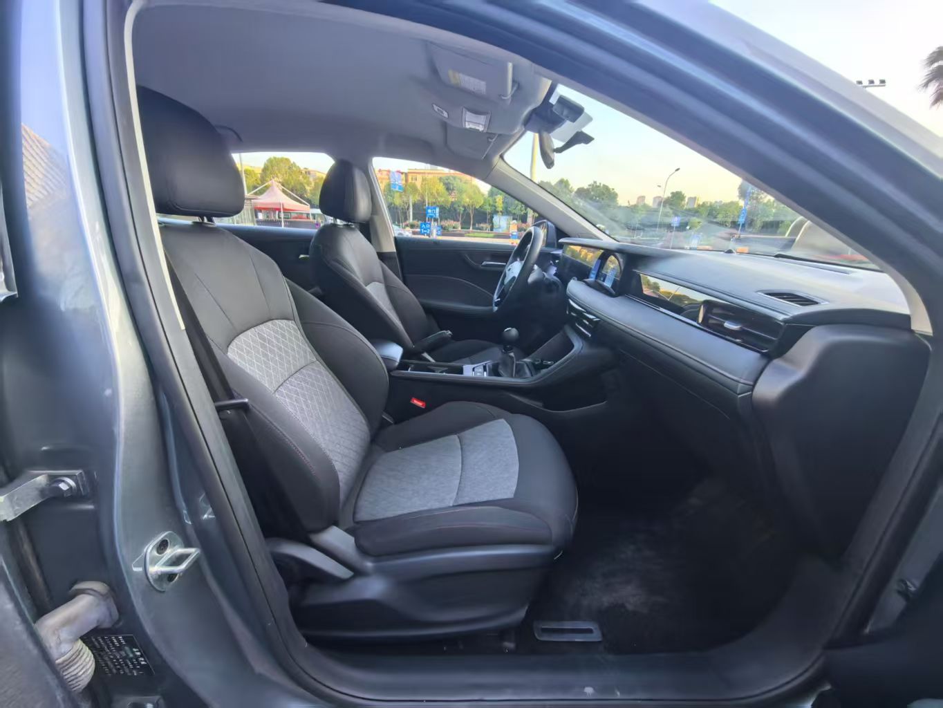 Roewe i5 2024 #2 Roewe i5 2024 car image #2