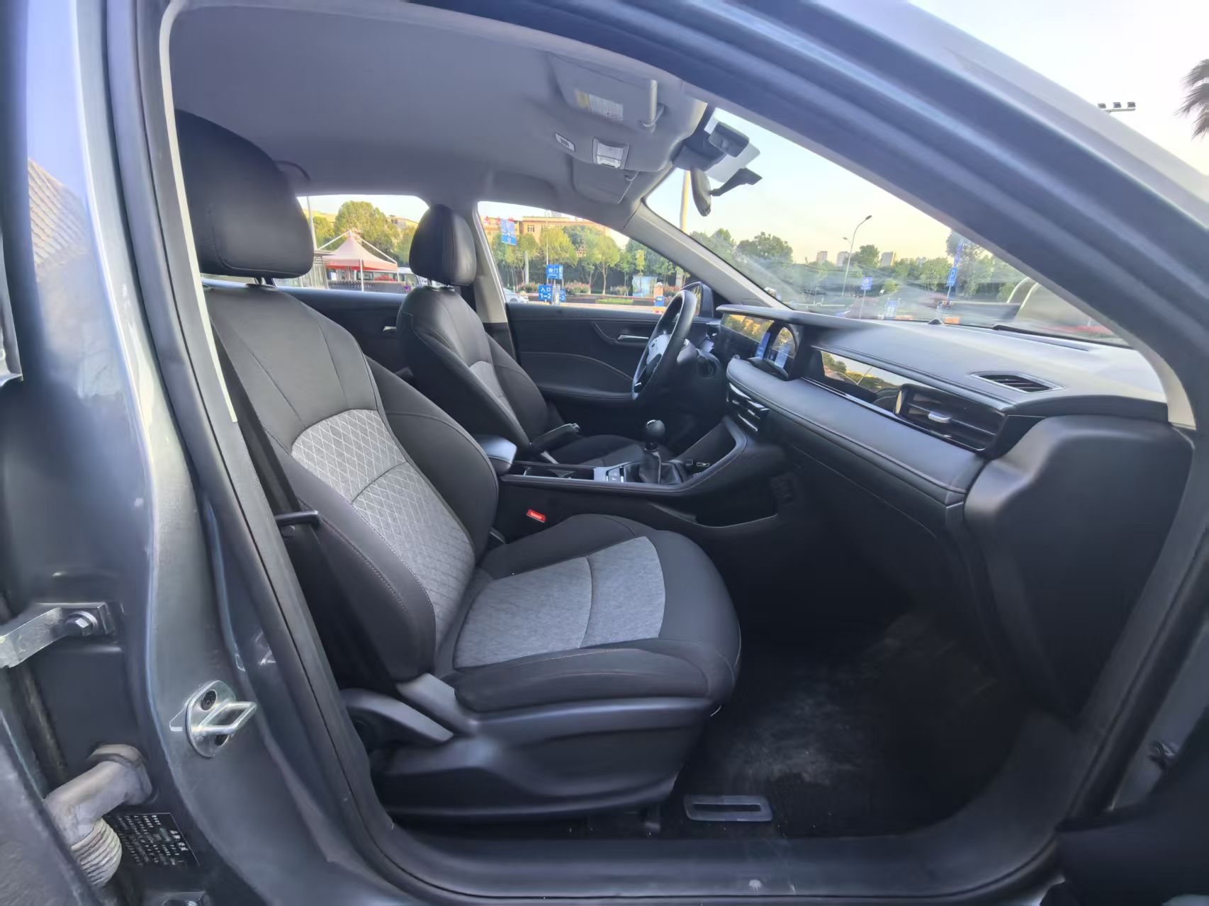 Roewe i5 2024 #7 Roewe i5 2024 car image #7
