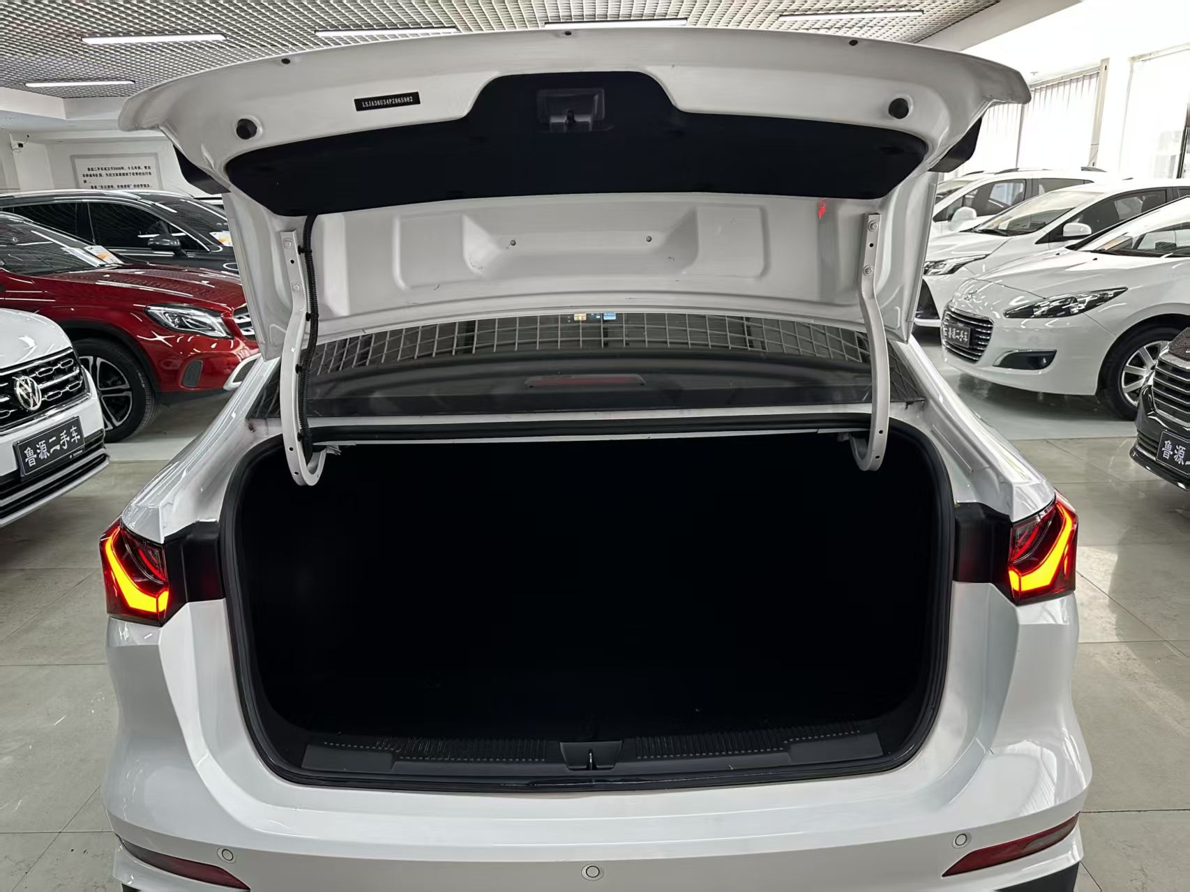 Roewe i5 2024 #8 Roewe i5 2024 صورة سيارة #8