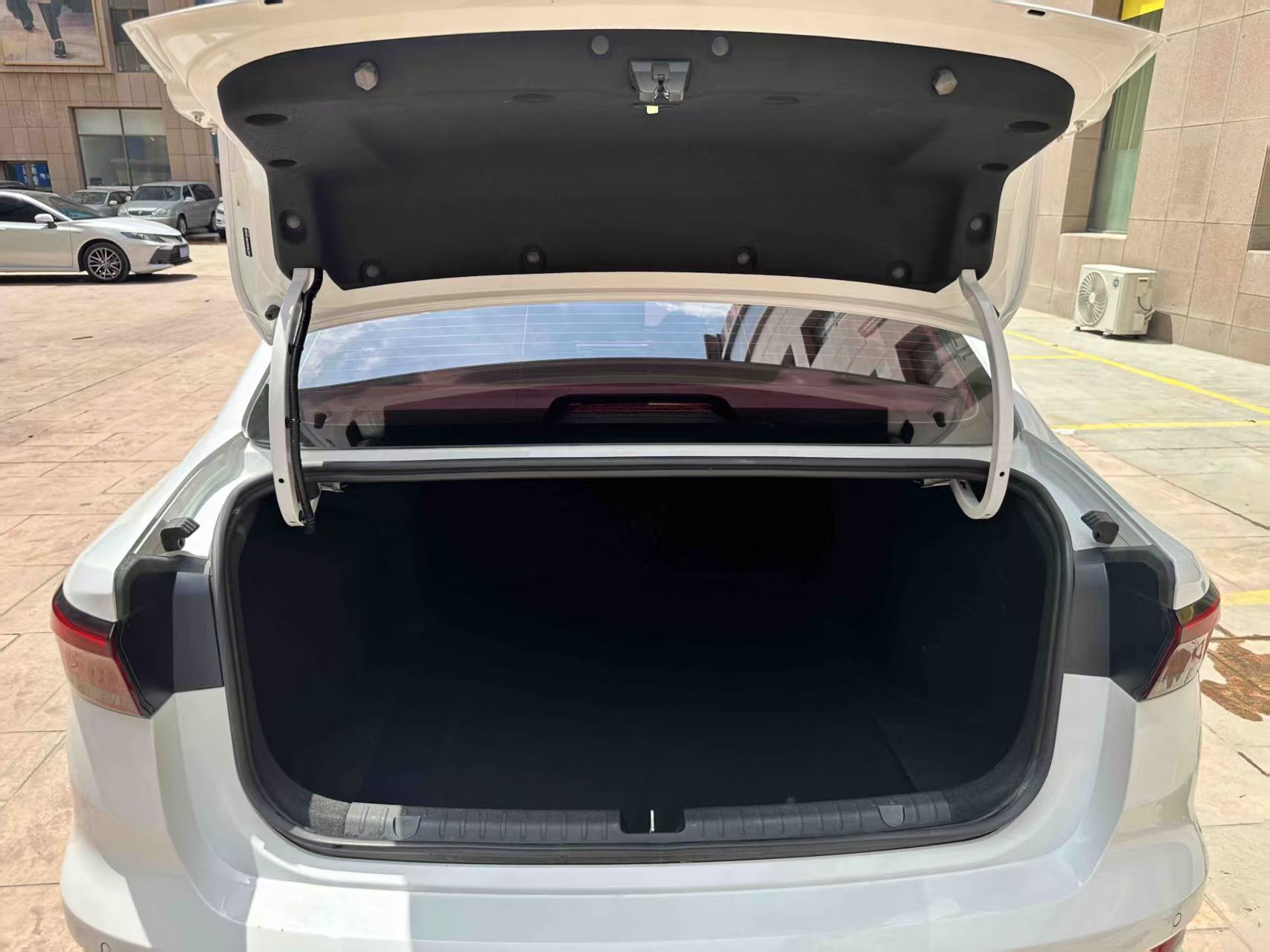 GEELY Emgrand 2023 #7 GEELY Emgrand 2023 car image #7