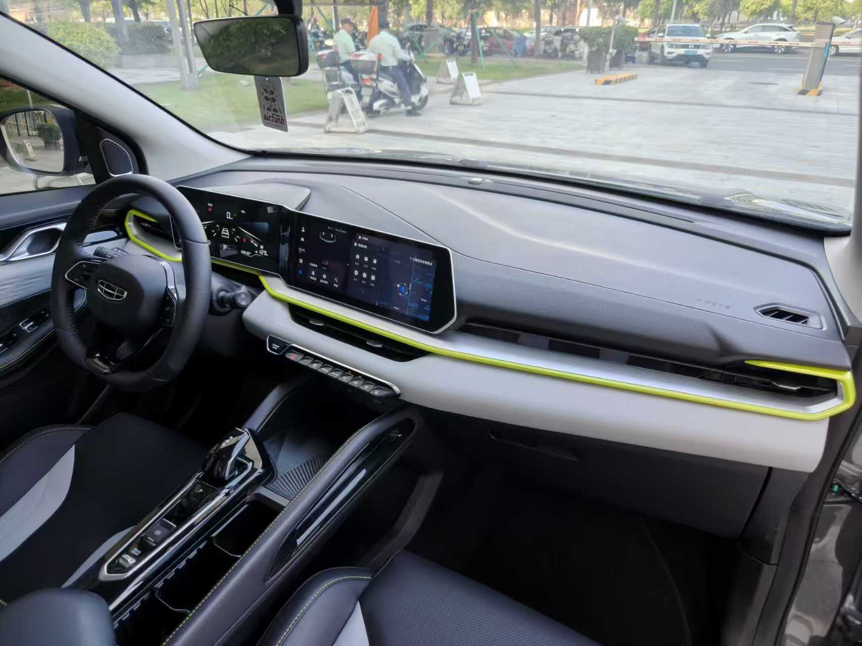 GEELY Coolray 2023 #3 GEELY Coolray 2023 изображение автомобиля #3
