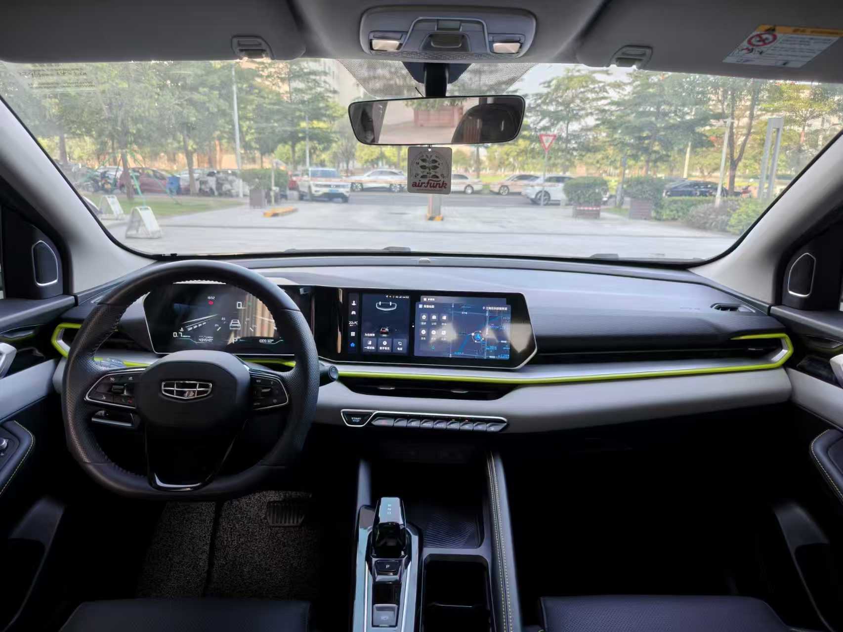 GEELY Coolray 2023 #4 GEELY Coolray 2023 изображение автомобиля #4