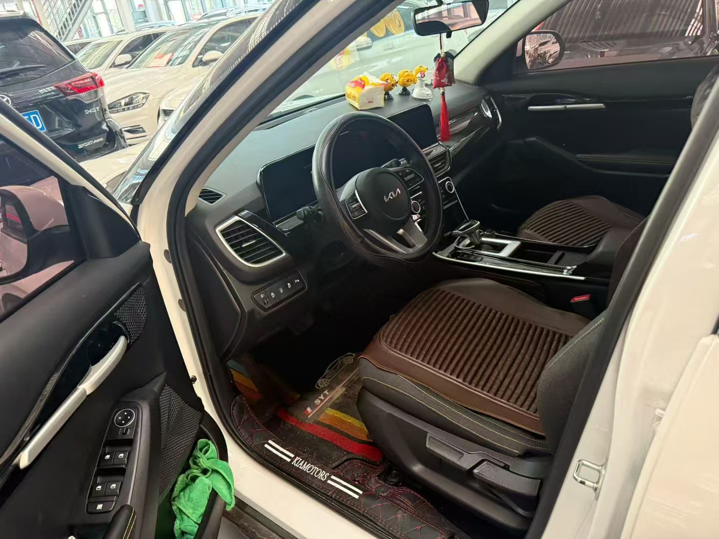 Kia Seltos 2024 car image #4
