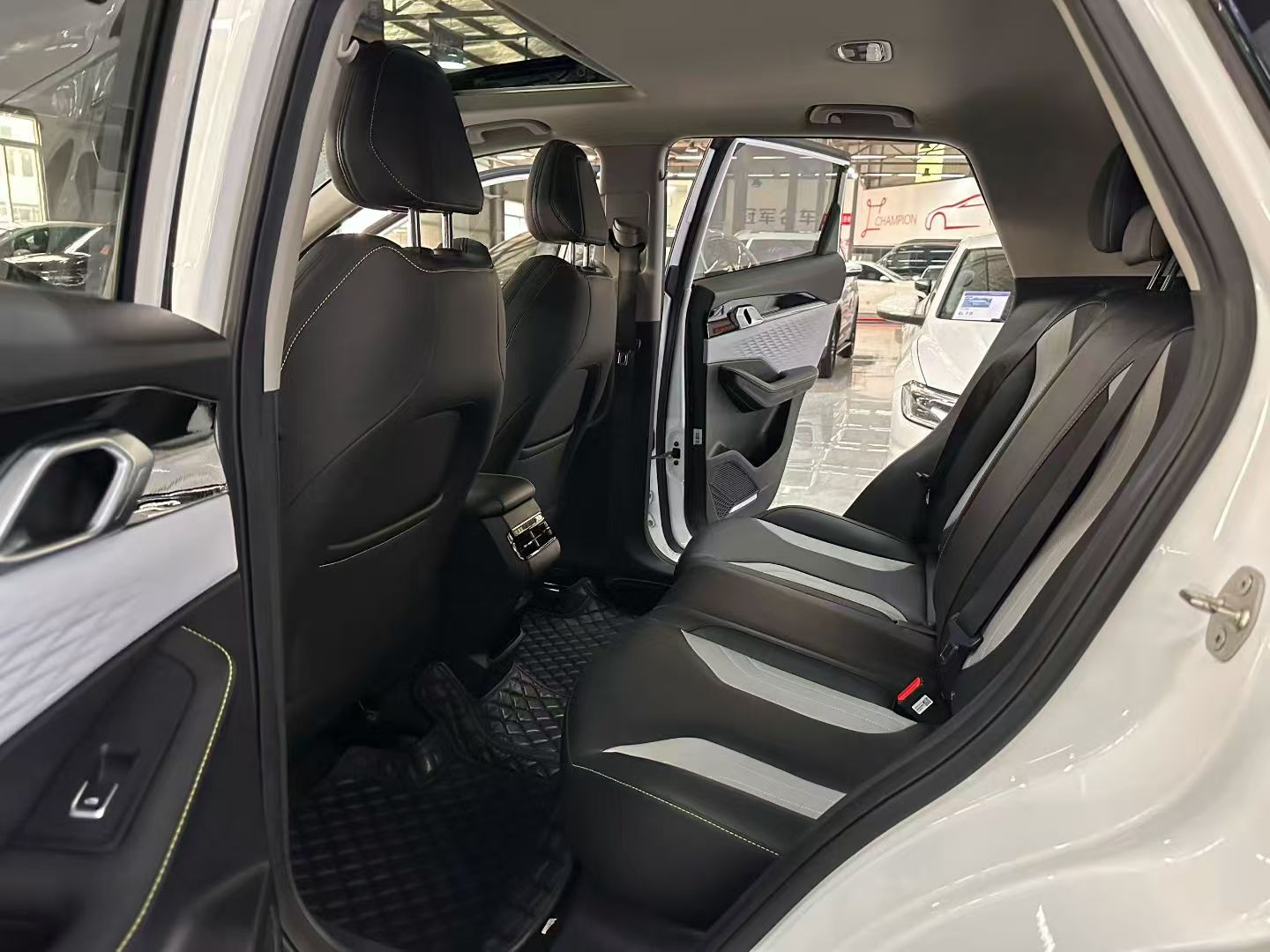 GEELY Coolray 2023 #4 GEELY Coolray 2023 car image #4