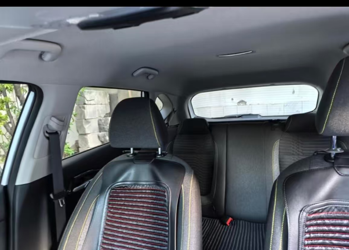 Kia Seltos 2025 car image #2