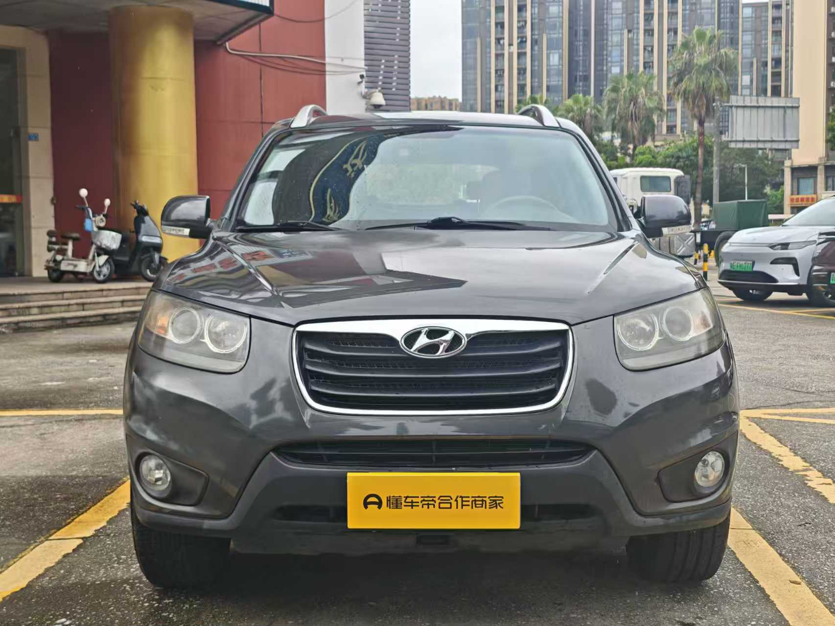 Hyundai Santa Fe 2010 car image #7