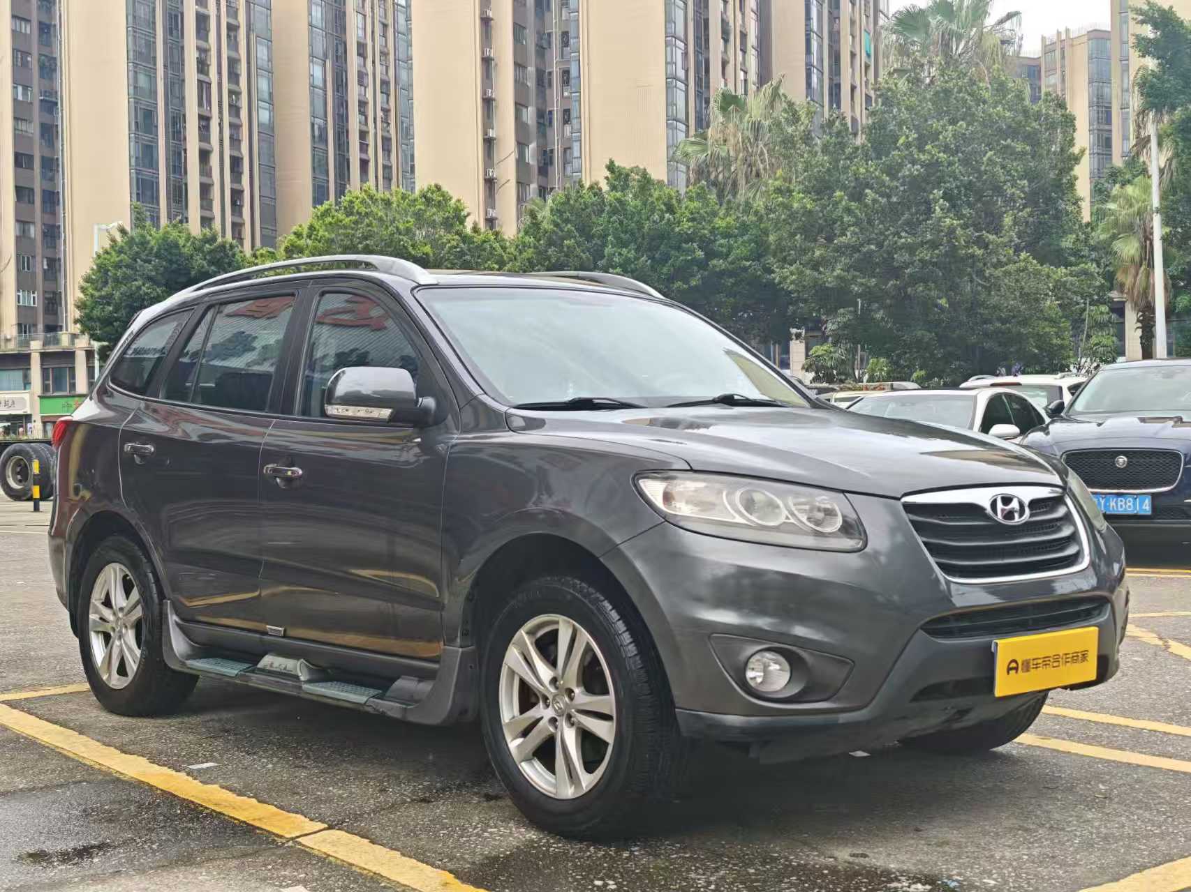 Hyundai Santa Fe 2010 car image #8