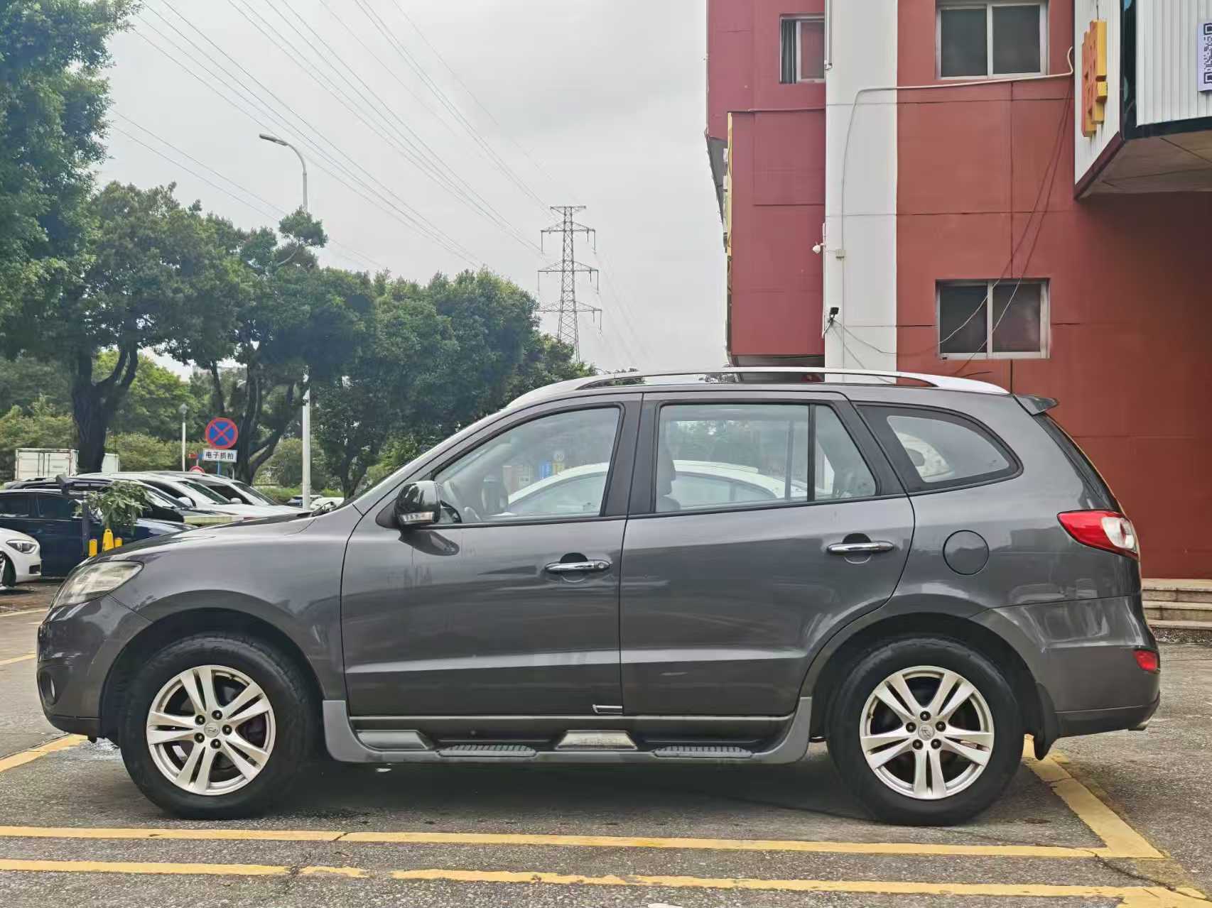 Hyundai Santa Fe 2010 car image #5