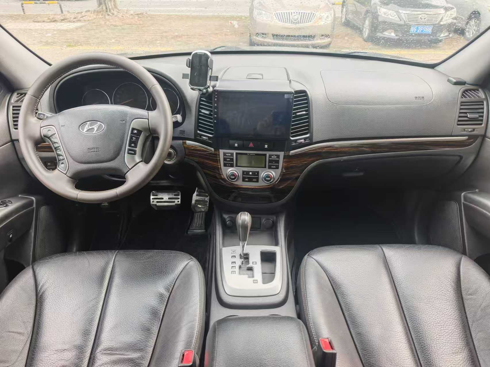 Hyundai Santa Fe 2010 car image #13