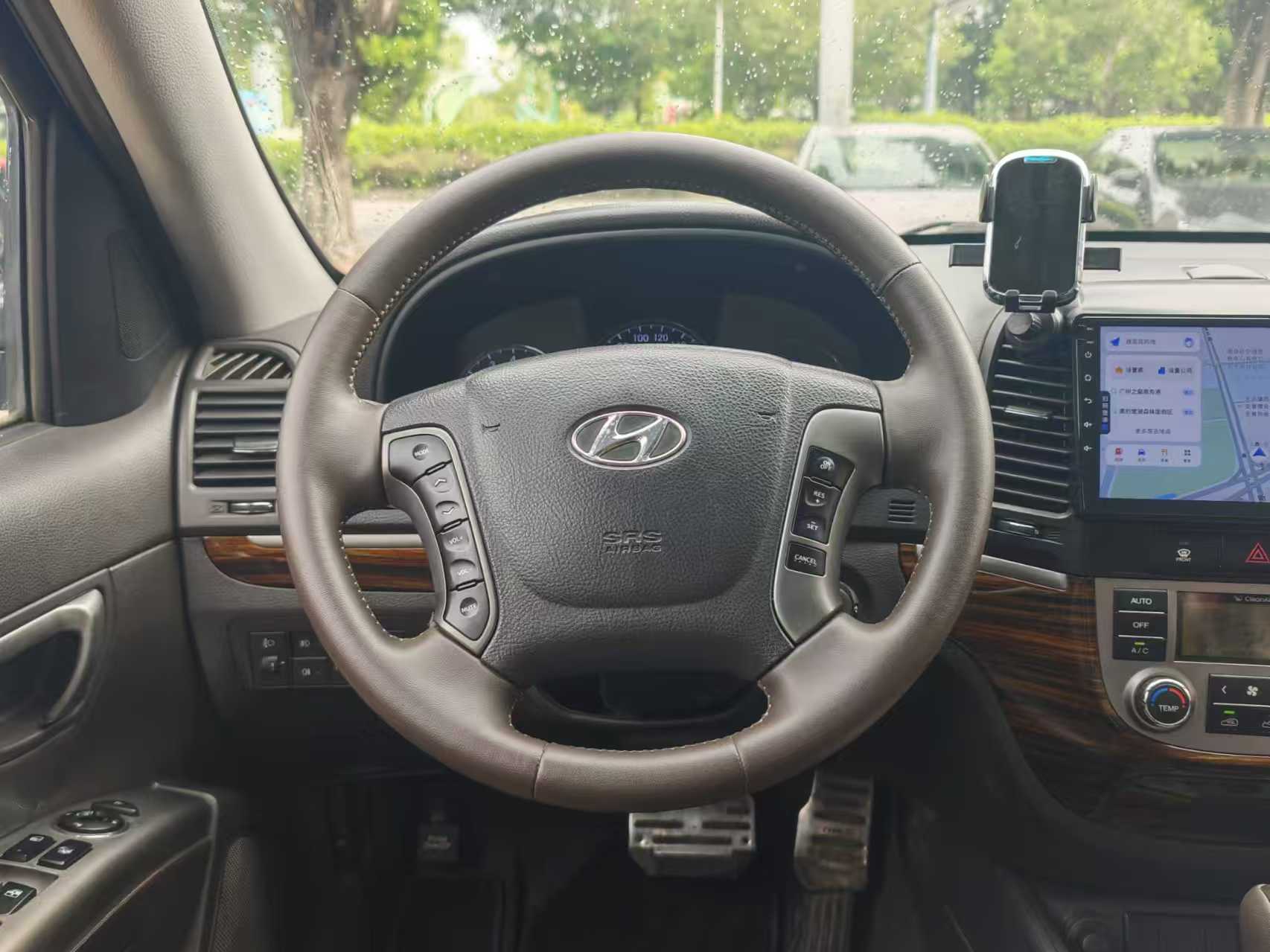 Hyundai Santa Fe 2010 car image #15