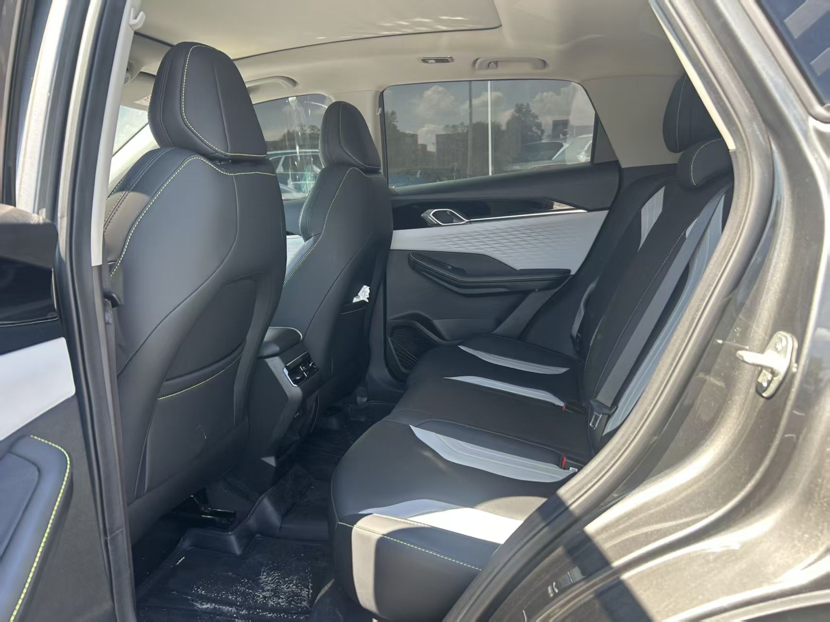 GEELY Coolray 2025 imagen de coche #4